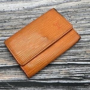 AUTHENTIC Louis Vuitton keycase. Color: Orange.